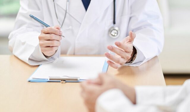 ΕΟΠΥΥ: Λύση σύμβασης με 50 γιατρούς λόγω υπερσυνταγογράφησης
