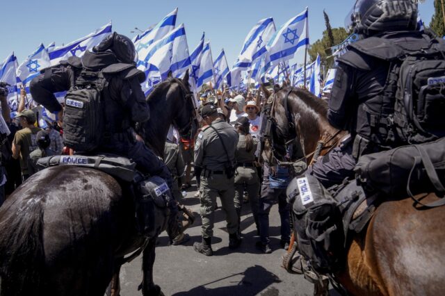 Ισραήλ: Η “δικαστική μεταρρύθμιση” ρίχνει τα ποσοστά του Νετανιάχου