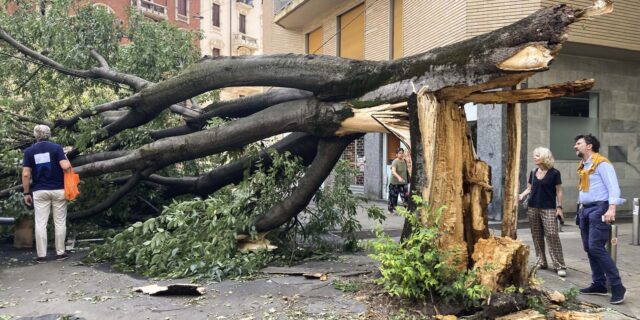 Iταλία: Φωτιές στον Νότο, πλημμύρες στον Βορρά