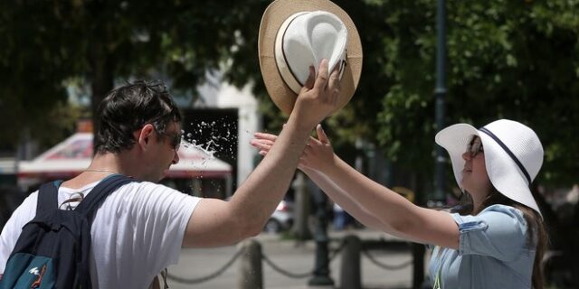 Καύσωνας: “Καμπανάκι” για θερμική εξάντληση και θερμοπληξία – Τα συμπτώματα που δεν πρέπει να αγνοήσουμε