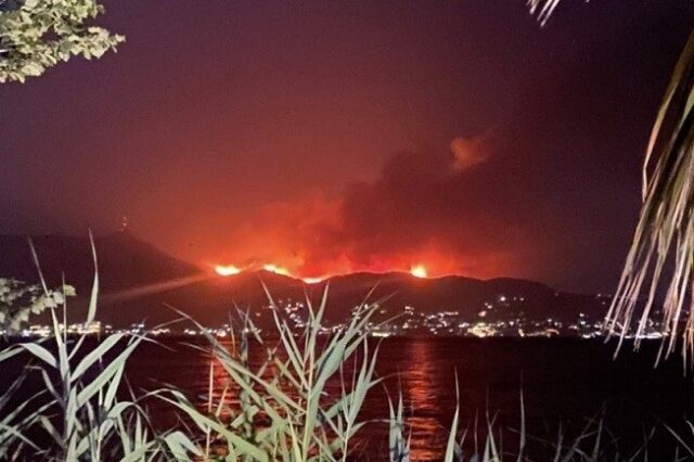 Πύρινος εφιάλτης στην Κέρκυρα – Συγκλονιστικές εικόνες