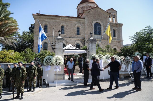 Συντριβή Canadair: Συγκίνηση στο “τελευταίο αντίο” στον ήρωα Χρήστο Μουλά