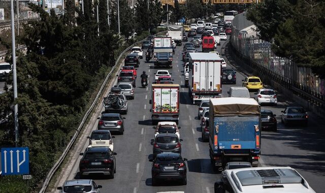 Κίνηση στους δρόμους: Προβλήματα σε Κηφισό και Αττική Οδό, τροχαίο στη Βουλιαγμένης – LIVE ΧΑΡΤΗΣ