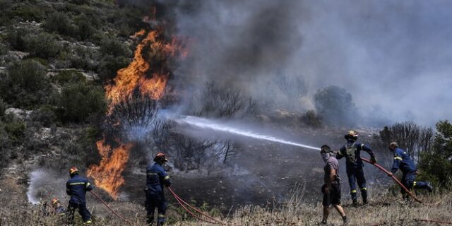 Φωτιά στον Κουβαρά – Μαρτυρία γνωστής ηθοποιού: “Καίγονται σπίτια – Μέσα σε 20 λεπτά έφτασαν οι φλόγες”