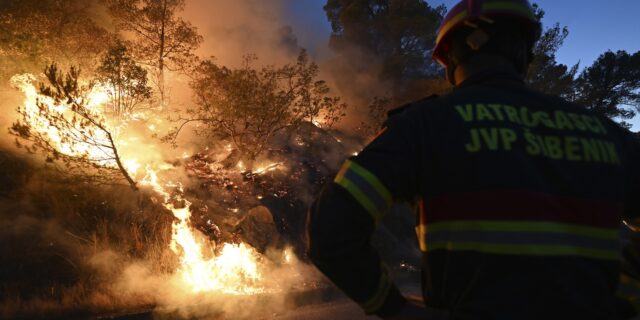 Κροατία: Οι φλόγες πλησίασαν το Ντουμπρόβνικ