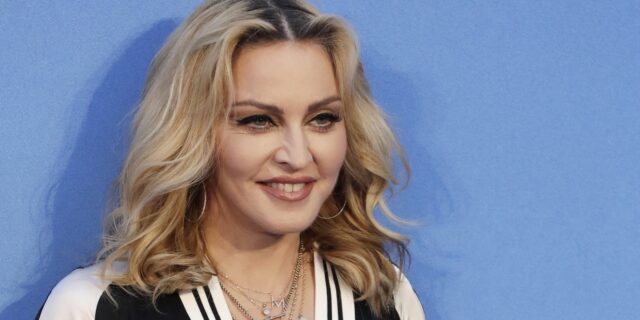 Madonna: Έσβησε τούρτα “F@@k Trump” και “δίκασε” τον νέο πρόεδρο των ΗΠΑ