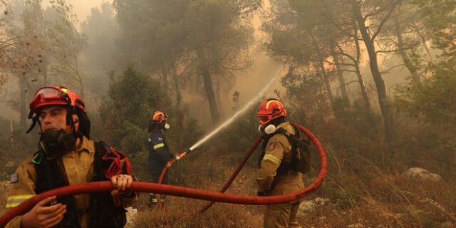 Φωτιές στη Δυτική Αττική: Μηνύματα από το 112 για εκκενώσεις – Πού έχει διακοπεί η κυκλοφορία των οχημάτων