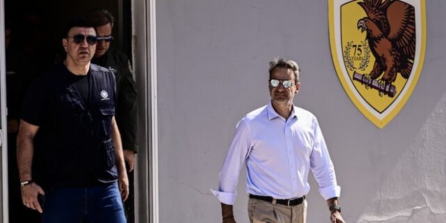 Επίσκεψη Μητσοτάκη στην Ελευσίνα: “Θα αναβαθμίσουμε τα αεροπλάνα και θα αποκτήσουμε καινούργια Canadair”