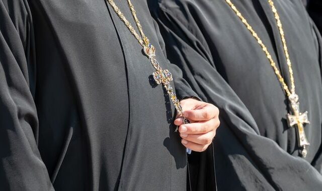 Ρόδος: Τουρίστας μήνυσε ιερέα για προσβολή της γενετήσιας αξιοπρέπειάς του