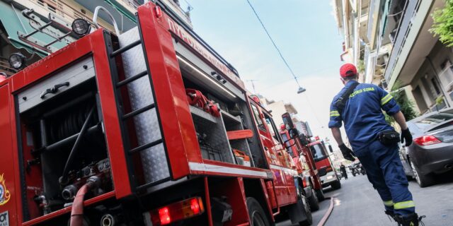 Φωτιά σε διαμέρισμα στο Χαλάνδρι – Στο νοσοκομείο δύο άτομα