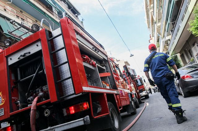 Θεσσαλονίκη: Στο νοσοκομείο ζευγάρι ηλικιωμένων μετά από φωτιά σε διαμέρισμα