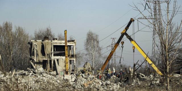 Ουκρανία: Τουλάχιστον ένας νεκρός και 36 τραυματίες στη ρωσική βάση Μακίιβκα