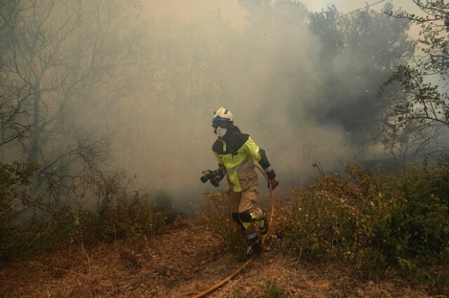 Ισπανία: Μεγάλη φωτιά στο νησί Λα Πάλμα – Κάηκαν σπίτια, απομακρύνθηκαν κάτοικοι