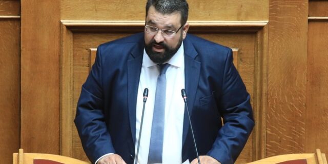 Σπαρτιάτες: Ευχαριστίες στον εγκληματία Κασιδιάρη και από το βήμα της Βουλής