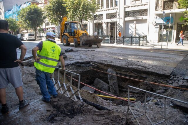 Θεσσαλονίκη: Πριν τα μεσάνυχτα η αποκατάσταση της βλάβης του αγωγού της ΕΥΑΘ