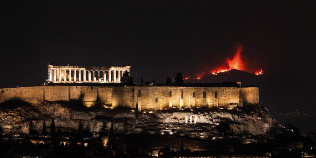 CNN για φωτιές: “Μια χαμένη μάχη για να σωθούν οι πνεύμονες της Αθήνας”