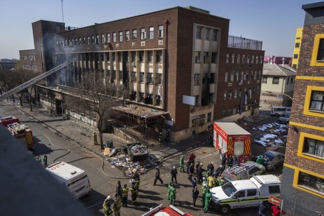Νότια Αφρική: 12 παιδιά μεταξύ των 74 νεκρών από τη φωτιά σε κτίριο – Δεκάδες οι αγνοούμενοι