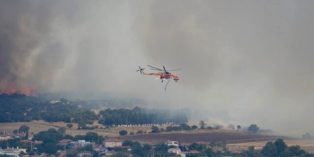 Φωτιές: Συνεχείς εκκενώσεις στη Ροδόπη, αναζωπυρώσεις στον Έβρο – Μεγάλα μέτωπα σε Άνδρο και Καβάλα