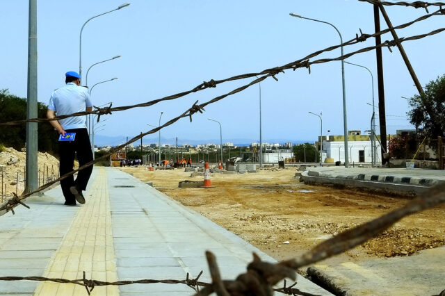 Κύπρος: Επιθέσεις Τουρκοκυπρίων κατά ειρηνευτών του ΟΗΕ στη “νεκρή ζώνη”
