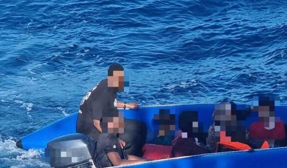 Σάμος: Διάσωση 13 μεταναστών και σύλληψη του διακινητή τους