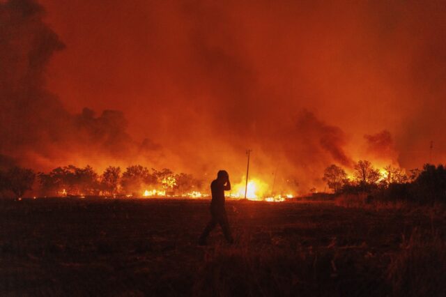 Φωτιές: Ανεξέλεγκτο το μέτωπο στον Έβρο – Μεγάλη πυρκαγιά στα Φάρσαλα