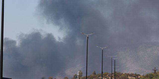 Φωτιά στον Ασπρόπυργο – Επί ποδός η πυροσβεστική