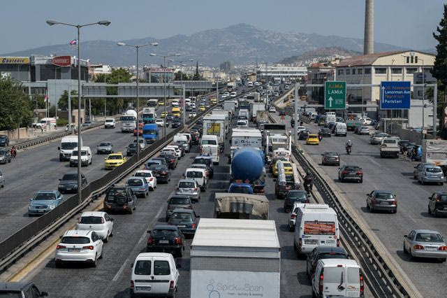 Κίνηση στους δρόμους: Ανατροπή φορτηγού στον Κηφισό, μεγάλες καθυστερήσεις – LIVE ΧΑΡΤΗΣ