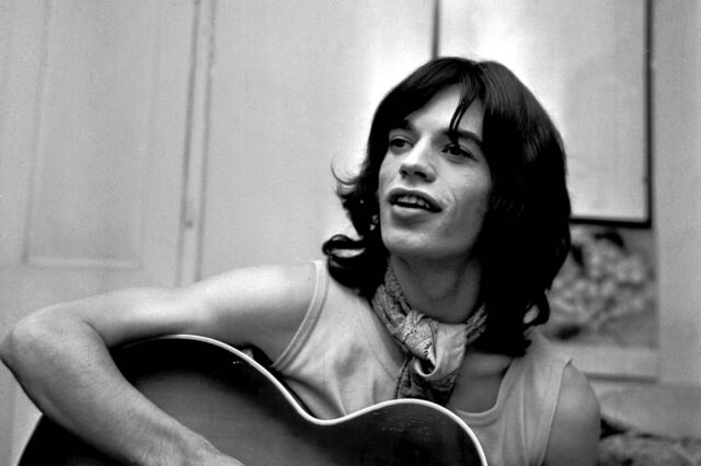 Όταν ένα όπλο έσκασε στο χέρι του Mick Jagger και η κατάρα του “Ned Kelly”