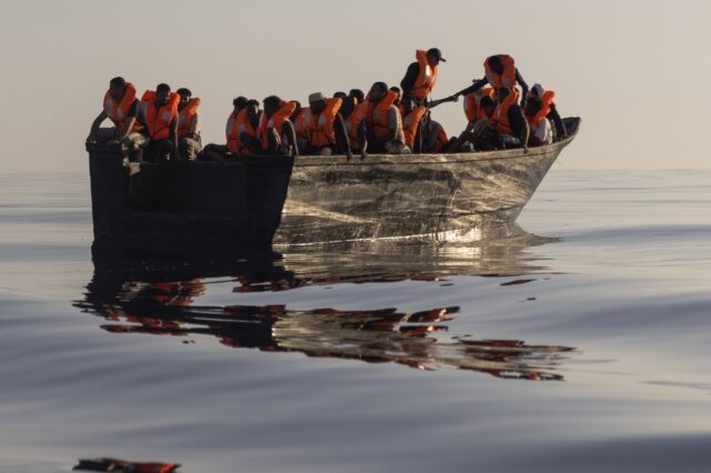 Ιταλία: Νεογέννητο εντοπίστηκε νεκρό σε βάρκα με μετανάστες