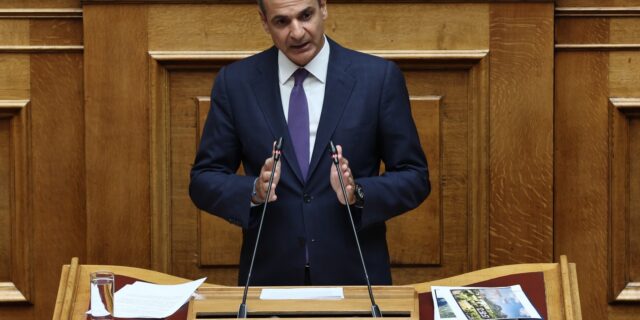 Μητσοτάκης χωρίς αυτοκριτική για τις φωτιές, αλλά με θεωρίες συνωμοσίας για τον Έβρο 