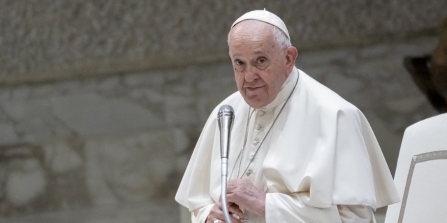 Πάπας Φραγκίσκος: Ακυρώνει το ταξίδι του στο Ντουμπάι για λόγους υγείας