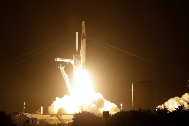 NASA – SpaceX: Εκτοξεύτηκε το Crew Dragon – Μεταφέρει 4 αστροναύτες στον Διεθνή Διαστημικό Σταθμό