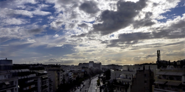 Καιρός: Έντονη αστάθεια, άνεμοι έως 6 μποφόρ και θερμοκρασίες έως 36 βαθμούς