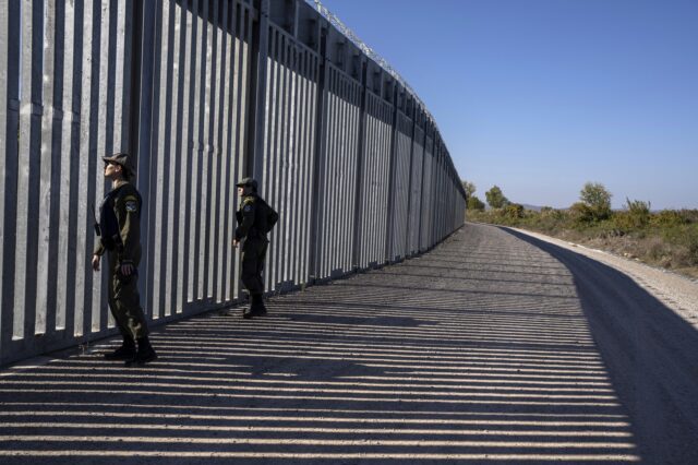 ΕΛΑΣ: Σύλληψη 12 διακινητών παράτυπων μεταναστών στον Έβρο – 29 σε όλη την επικράτεια