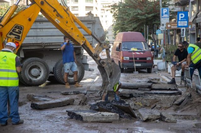 Θεσσαλονίκη: Χωρίς νερό μέχρι το απόγευμα πολλές περιοχές – Άγνωστο πότε θα αποκατασταθεί το ρεύμα