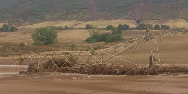 Κακοκαιρία: Πτώση πυλώνων στη Θεσσαλία λόγω διάβρωσης εδάφους – Η ανακοίνωση του ΑΔΜΗΕ