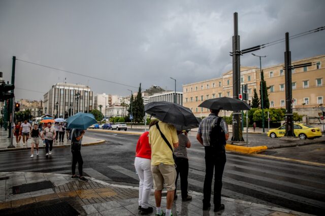 Κακοκαιρία – Αθήνα: Από το μεσημέρι βροχές και σποραδικές καταιγίδες