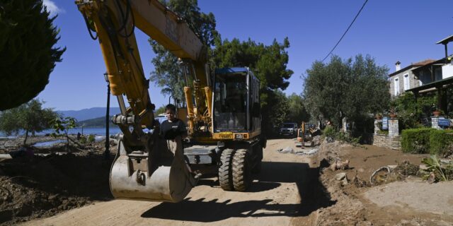 Πλημμύρες: Η κατάσταση στο οδικό δίκτυο σε Λάρισα, Καρδίτσα, Τρίκαλα – Ποιοι δρόμοι παραμένουν κλειστοί