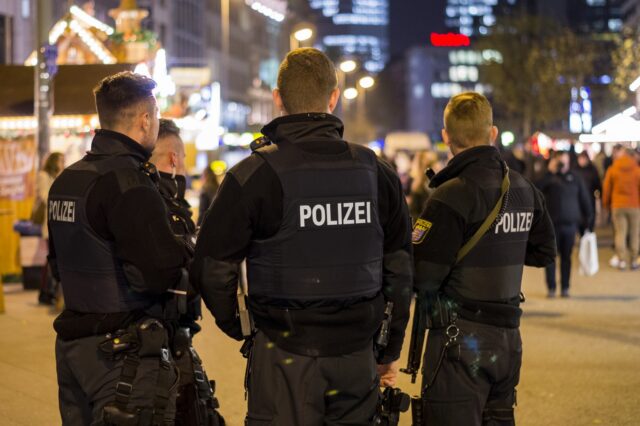 Γερμανία: Ετοιμάζει απελάσεις “βίαιων ισλαμιστών”