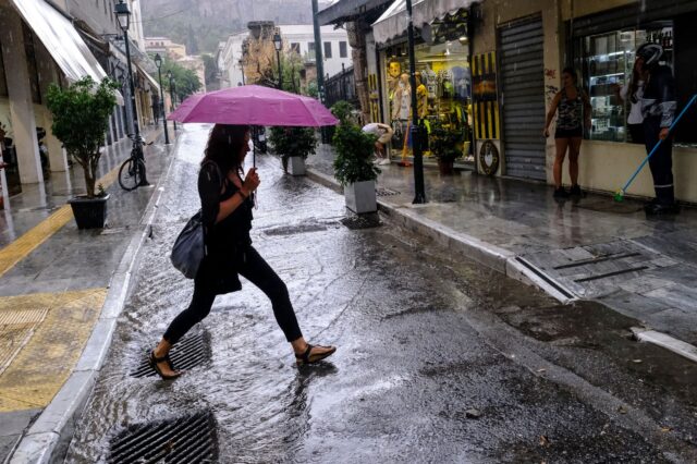 Κακοκαιρία: Έρχονται βροχές, χαλαζοπτώσεις και κεραυνοί – Πού θα χτυπήσει