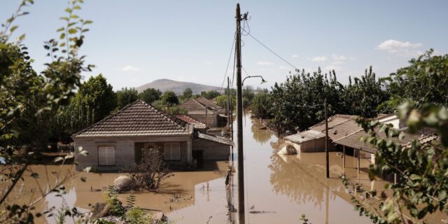 Πλημμύρες: Κραυγή αγωνίας από τους κατοίκους – Χωρίς νερό και ρεύμα χιλιάδες νοικοκυριά