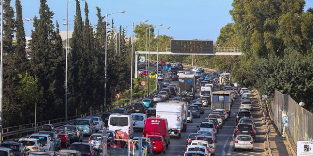 Κίνηση στους δρόμους: Μποτιλιάρισμα στον Κηφισό λόγω ακινητοποιημένης νταλίκας – LIVE Χάρτης