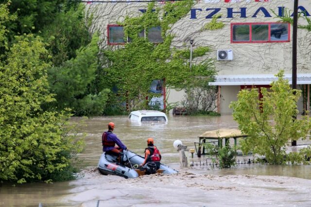 Οργή των συγγενών εγκλωβισμένων στη Θεσσαλία – Κάλεσμα σε συγκέντρωση στο Σύνταγμα