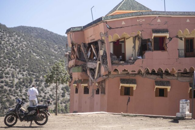 Σεισμός στο Μαρόκο: Μάχη με τον χρόνο για να βρεθούν επιζώντες – “Η ζωή τέλειωσε εδώ”
