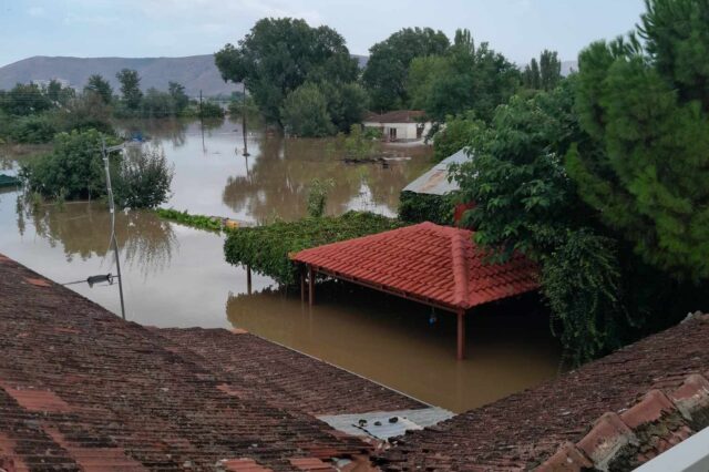 Μαρτυρία στο NEWS 24/7: SOS για τους εγκλωβισμένους στον Παλαμά – “Υπάρχουν άνθρωποι που έχουν 24 ώρες να πιουν νερό”