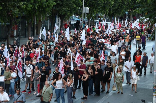 Ανακοίνωση ΠΑΜΕ: Η κυβέρνηση δεν μπορεί να τρομοκρατήσει τους εργαζόμενους