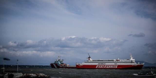 Fast Ferries Andros: Εγκλωβισμένοι επί μισή μέρα έξω από το λιμάνι της Ραφήνας οι 780 επιβαίνοντες