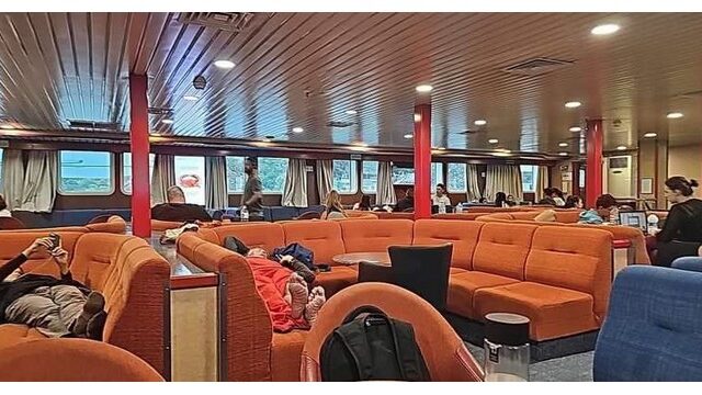 Γολγοθάς για επιβάτες πλοίου στη Σκόπελο: “Αποκλεισμένοι εδώ και δύο ημέρες, καμιά ενημέρωση”