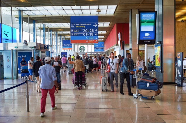 Γαλλία: Νέοι συναγερμοί για βόμβα σε 18 αεροδρόμια – Εκκενώθηκαν 10