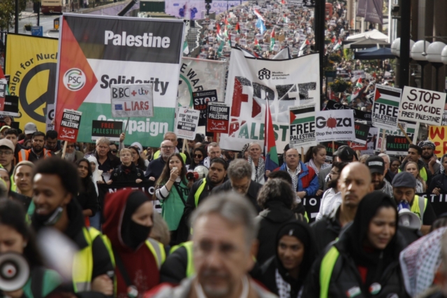 Λονδίνο: Πορεία με 100.000 διαδηλωτές για την Παλαιστίνη